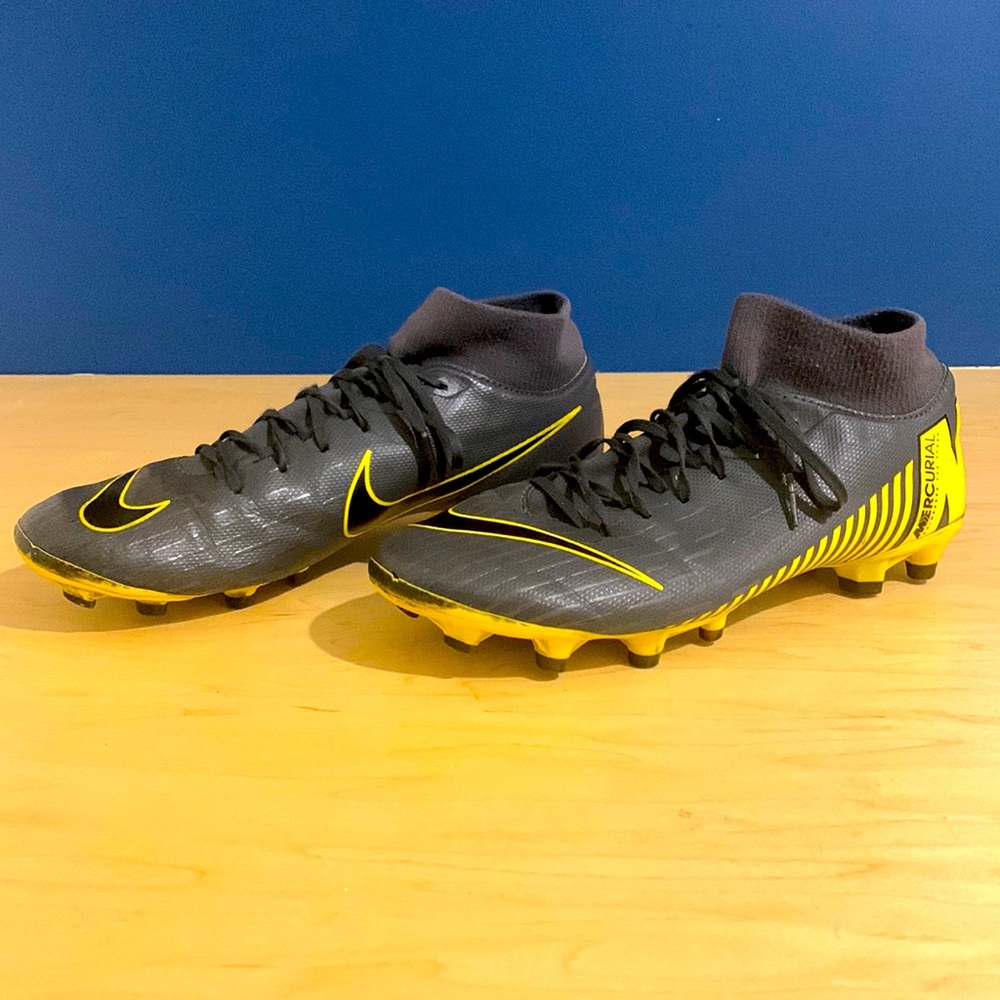 Soccer shoes, Nike Mercurial, Size 7